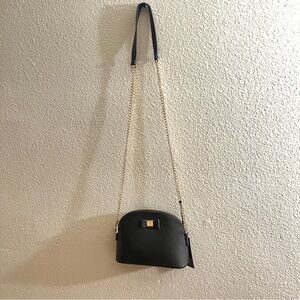 Deluxity Black bag with gold chain